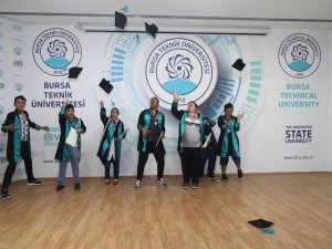 Özel Öğrencilerin Mezuniyet Sevinci