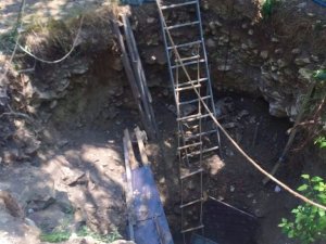 Tarihi Eser Bulmak İçin Kaçak Kazı Yapan 8 Şahsa Jandarma Şoku