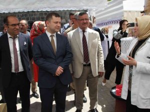 Malazgirt Hem’de Yıl Sonu Sergisi