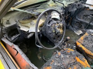 Kazaya Karıştı, Alev Topuna Dönen Otomobilini Bırakıp Kaçtı