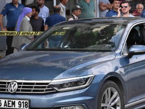 Çarşının Ortasında Otomobile Silahlı Saldırı