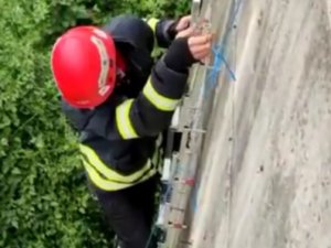 İ̇tfaiye Ekiplerinden ’Tavuk Kurtarma’ Operasyonu