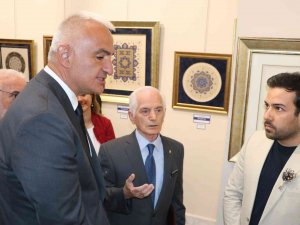 Bakan Ersoy, 21. Devlet Türk Sanatları Yarışması Sergisini Gezdi