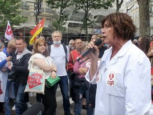 Fransa’da Sağlıkçılardan Hükümet Karşıtı Protesto