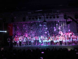 Görkemli Törenle Mezun Oldular