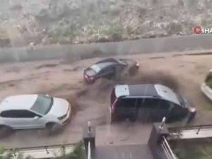 Ankara’da Etkili Olan Sağanak Yağış Sonrası Temizlik Çalışması Gerçekleşti