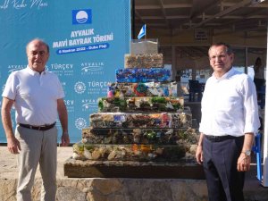 Denizden Çıkan Çöpler İle Anıt Yaptılar