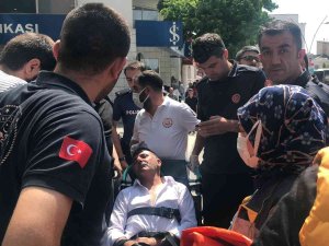 Üzerine Benzin Döküp Kendini Yakmaya Kalkıştı, Ekipler İkna Etti