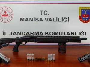Araması Bulunan Şahıs Silahlarla Yakalandı