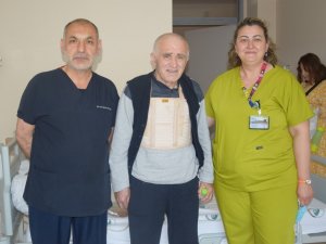 Kalbi Sağda Olan Hastaya Bypass Yapıldı