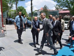 Milli Eğitim Bakanı Özer Kars’ta