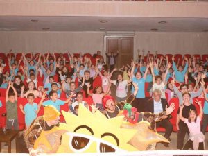 Başkan Yazıcı’dan, Karadeniz’deki 10 Şehrin Çocuklarına Karne Hediyesi