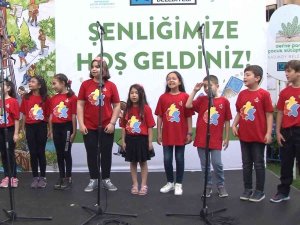 Kadıköy Defne Park Çocuk Kitapları Şenliği Kapılarını Açtı