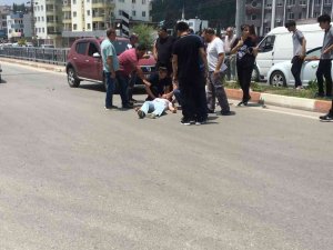 Yolun Karşısına Geçmek İsteyen Öğrenciye Otomobil Çarptı