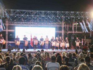Aydın Büyükşehir Belediyesi’nin Ritim Gösterisi Şölene Dönüştü