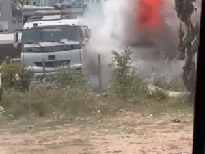 Park Halindeki Kamyon Alev Alev Yandı