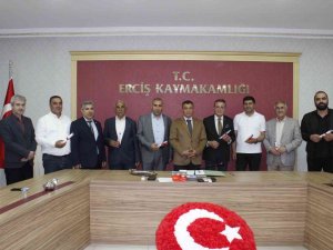 Erciş Oto Galericiler Sitesi’nin Tapu Senetleri Teslim Edildi