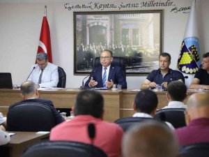 Başkan Çetin Akın: “Turgutluspor’u Siyasi Malzeme Yapmayalım”