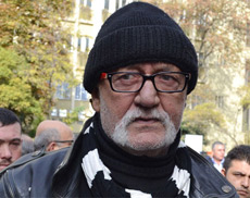 Ünlü oyuncu Sümer Tilmaç hayatını kaybetti