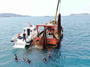 Marmara Denizi’nde 5 Bin Metrekare Boyutunda Dev Hayalet Ağı Çıkarıldı