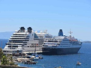 İ̇ki Dev Yolcu Gemisi Bodrum’a Geldi