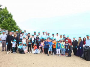 Çiftlikköy’de Marmara Denizi İçin Sahil Temizliği