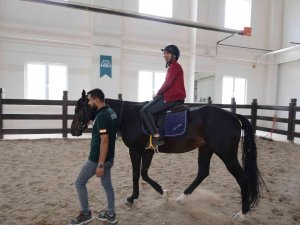 Çorum’da Engelli Öğrencilere Atlı Rehabilitasyon Veriliyor