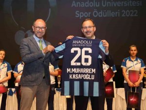Bakan Kasapoğlu Eskişehir’de Öğrencilerle Buluştu