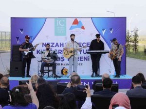 Ağrı İ̇brahim Çeçen Üniversitesi 2021-2022 Akademik Yılı Mezuniyet Töreni Düzenlendi