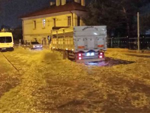 Sivas’ta Sağanak Yağış Su Baskınlarına Neden Oldu