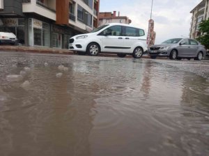 Konya’da Yağış Etkili Oldu, Çalışmalar Devam Ediyor