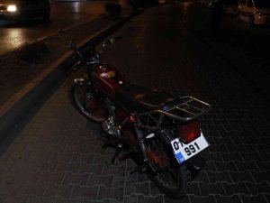 Çalıntı Motosikletle Kaçan Şüpheli Kovalamaca Sonucu Yakalandı