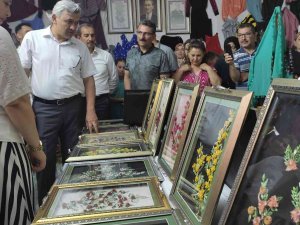 Köy Kadınları El Sanatları Sergisi Açtı
