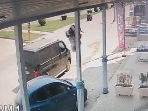 Park Halindeki Minibüse Çarpan Atv Takla Attı, İ̇ngiliz Turist Yaralandı