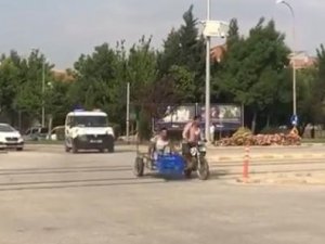 Sepetli Motosikletle Polis Otosundan İşte Böyle Kaçtılar