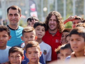 Barcelona’nın Efsane Kaptanlarından Puyol: "Türkiye’de Futbolun Ne Kadar Tutkulu Bir Şekilde Takip Edildiğini Biliyorum"