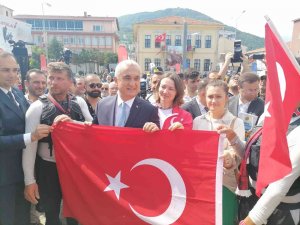 İ̇stanbul’dan İ̇nebolu’ya Kanolarla Taşınan Türk Bayrağı, İ̇nebolu Limanına Ulaştı