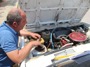 Otomobiline Kurduğu Sistemle Yakıttan Yüzde 50 Tasarruf Sağlıyor