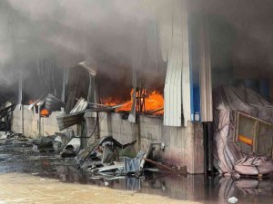Hatay’daki Yangına Havadan Ve Karadan Müdahale Sürüyor