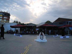 Kadına Yönelik Şiddeti Sokak Performansı İle Protesto Ettiler