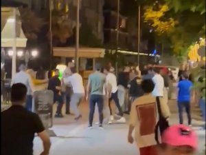 Yalova Sahilinde Yumruk Ve Tekmeler Havada Uçuştu