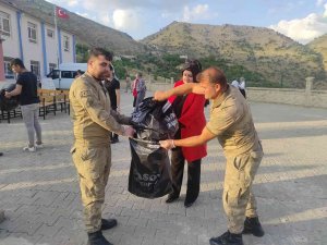 Batman’da Jandarma Köy Okulunda Çöp Toplayarak Çevre Bilincini Anlattı
