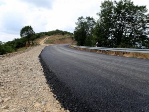 5 Kilometrelik Yol Yenileniyor