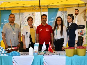 Festivale Katılanların Kan Şekerini Ölçtüler