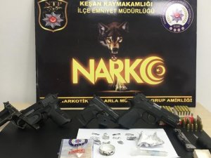 Şüphe Üzerinde Durdurulan Şahısların Üzerinden Mini Cephanelik Çıktı