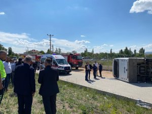 Başkent’te Servis Minibüsü Devrildi;15 Yaralı