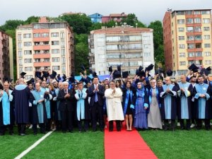 Zbeü, Zonguldak Meslek Yüksekokulu Mezunlarını Verdi