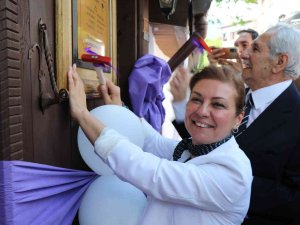 200 Yıllık Tarihi Konağa "En İ̇yi Restore Edilen Ev Ödülü" Plaketi