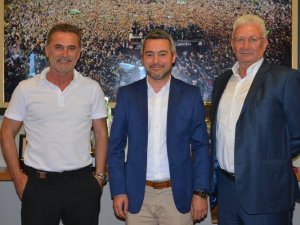 Bursaspor’un Yeni Teknik Adamı Tahsin Tam, Sportif Direktörü İ̇smail Ertekin Oldu