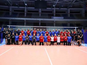 A Milli Kadın Voleybol Takımı’nın Yunanistan İle Yaptığı İkili Kamp Sona Erdi